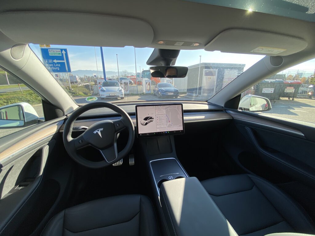 Imagem interna do Tesla Model Y