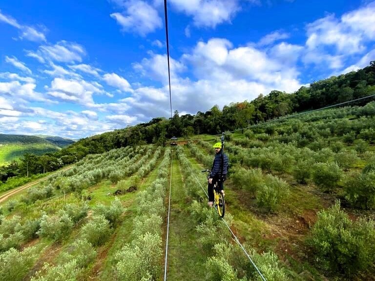 bicicleta aérea no Olivas de Gramado