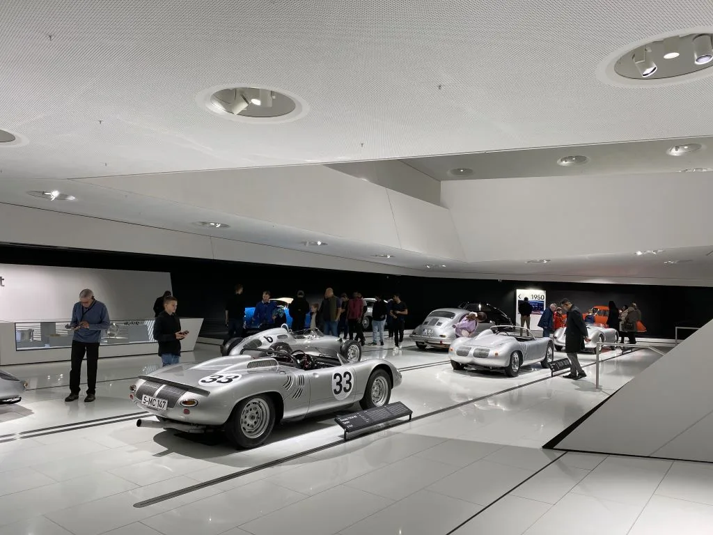 Exposição museu da porsche em Stuttgaartt