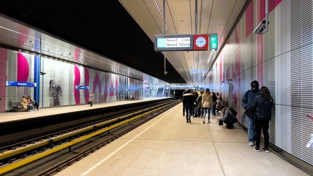 Metrô em Amsterdam
